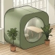Akoestische privacypod met salie groene bekleding en minimalistisch bureau in een licht open kantoor met houten vloer.