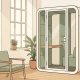 Vrijstaande telefooncel pod met salie groene akoestische panelen en houten bureau in licht Scandinavisch kantoor.